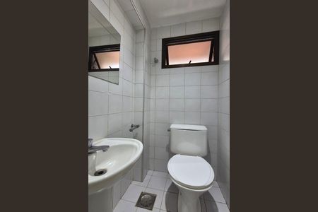 Lavabo  de apartamento para alugar com 1 quarto, 65m² em Cambuí, Campinas