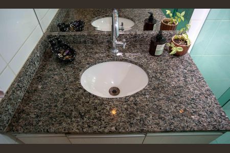 Apartamento à venda com 81m², 3 quartos e 2 vagasBanheiro da Suíte