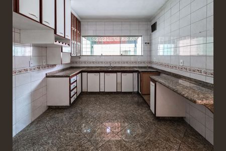 Casa à venda com 240m², 3 quartos e 2 vagas