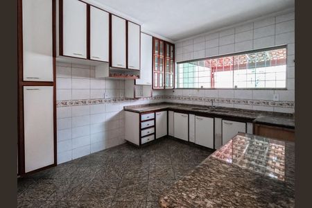 Casa à venda com 240m², 3 quartos e 2 vagas