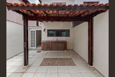Casa à venda com 240m², 3 quartos e 2 vagas