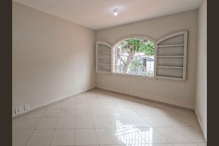 Casa à venda com 240m², 3 quartos e 2 vagas