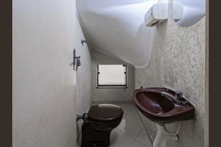 Casa à venda com 240m², 3 quartos e 2 vagas