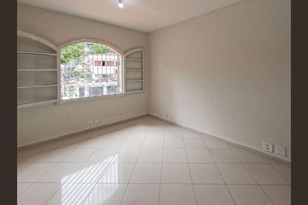 Casa à venda com 240m², 3 quartos e 2 vagas