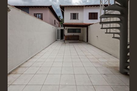 Casa à venda com 240m², 3 quartos e 2 vagas