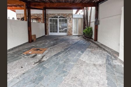 Casa à venda com 240m², 3 quartos e 2 vagas