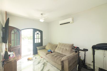 Sala de casa para alugar com 2 quartos, 300m² em Campo Grande, Rio de Janeiro