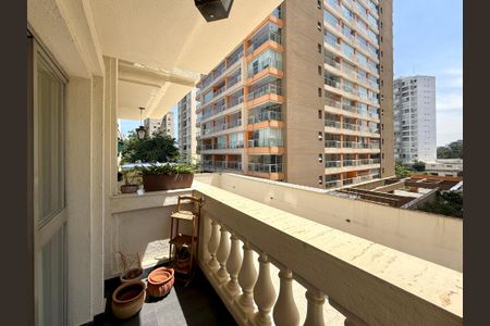 Apartamento para alugar com 98m², 3 quartos e 1 vagaSacada