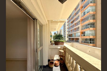 Apartamento para alugar com 98m², 3 quartos e 1 vagaSacada 