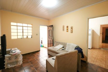 Casa à venda com 156m², 2 quartos e 2 vagasSala