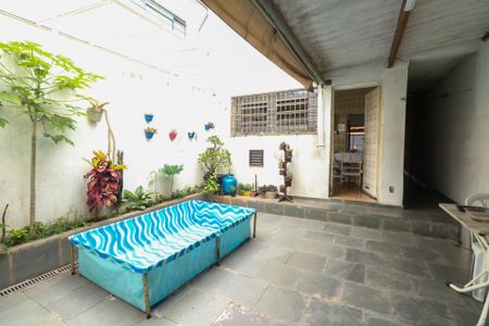 Casa à venda com 174m², 3 quartos e 2 vagas Casa à venda com 174m², 3 quartos e 2 vagasQuintal