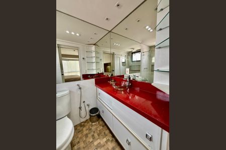 Apartamento para alugar com 253m², 4 quartos e 3 vagasBanheiro