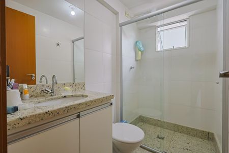 Banheiro de apartamento à venda com 2 quartos, 60m² em Gutierrez, Belo Horizonte