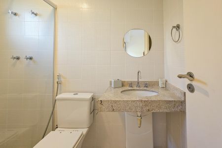 Apartamento para alugar com 168m², 3 quartos e 2 vagas Apartamento para alugar com 168m², 3 quartos e 2 vagasBanheiro da Suíte 1