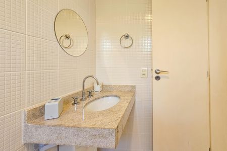 Apartamento para alugar com 168m², 3 quartos e 2 vagas Apartamento para alugar com 168m², 3 quartos e 2 vagasBanheiro Social