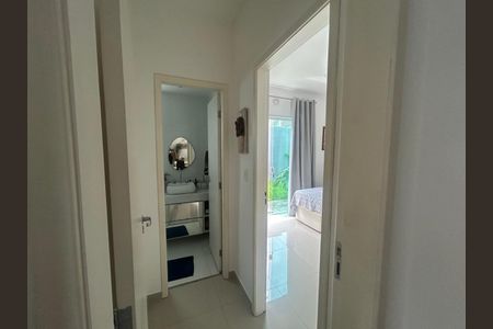 Casa de condomínio à venda com 180m², 4 quartos e 1 vagaBanheiro