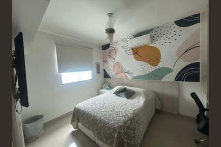 Casa de condomínio à venda com 180m², 4 quartos e 1 vagaQuarto
