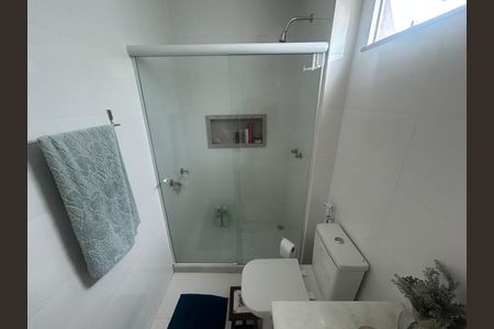 Casa de condomínio à venda com 180m², 4 quartos e 1 vagaBanheiro