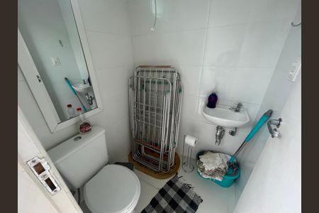 Casa de condomínio à venda com 180m², 4 quartos e 1 vagaBanheiro