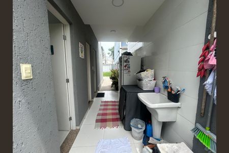 Casa de condomínio à venda com 180m², 4 quartos e 1 vagaÁrea de serviço