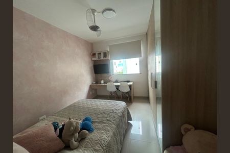 Casa de condomínio à venda com 180m², 4 quartos e 1 vagaQuarto