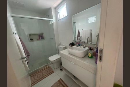 Casa de condomínio à venda com 180m², 4 quartos e 1 vagaBanheiro