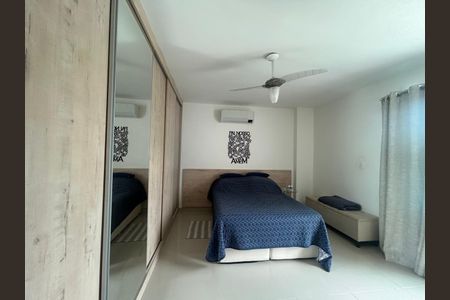 Casa de condomínio à venda com 180m², 4 quartos e 1 vagaQuarto