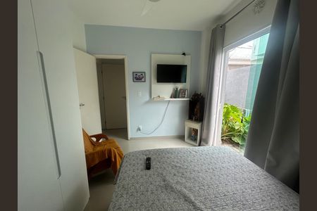 Casa de condomínio à venda com 180m², 4 quartos e 1 vagaQuarto