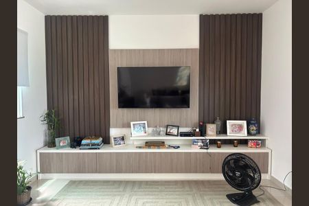 Casa de condomínio à venda com 180m², 4 quartos e 1 vagaSala