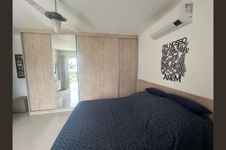 Casa de condomínio à venda com 180m², 4 quartos e 1 vagaQuarto