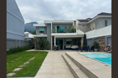 Casa de condomínio à venda com 180m², 4 quartos e 1 vagaÁrea externa