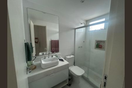 Casa de condomínio à venda com 180m², 4 quartos e 1 vagaBanheiro