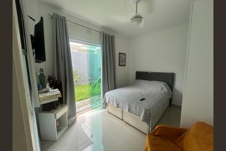 Casa de condomínio à venda com 180m², 4 quartos e 1 vagaQuarto