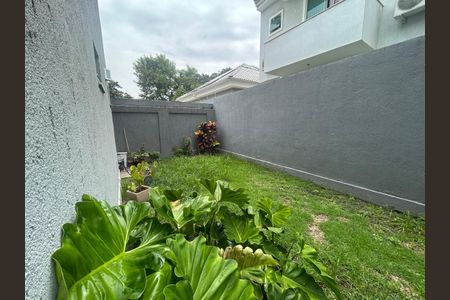 Casa de condomínio à venda com 180m², 4 quartos e 1 vagaÁrea externa