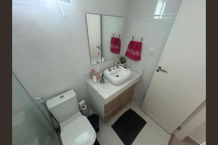 Casa de condomínio à venda com 180m², 4 quartos e 1 vagaBanheiro