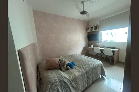 Casa de condomínio à venda com 180m², 4 quartos e 1 vagaQuarto