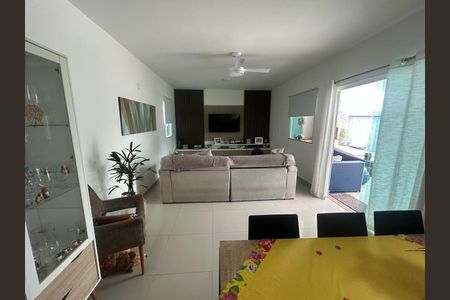 Casa de condomínio à venda com 180m², 4 quartos e 1 vagaSala