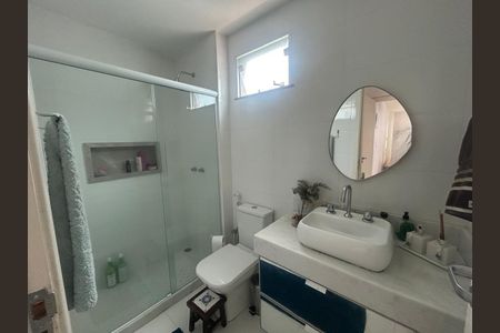 Casa de condomínio à venda com 180m², 4 quartos e 1 vagaBanheiro