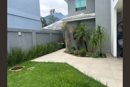 Casa de condomínio à venda com 180m², 4 quartos e 1 vagaÁrea externa