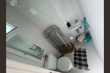 Casa de condomínio à venda com 180m², 4 quartos e 1 vagaBanheiro