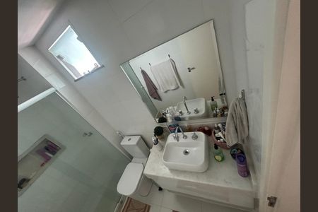 Casa de condomínio à venda com 180m², 4 quartos e 1 vagaBanheiro