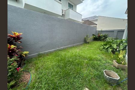 Casa de condomínio à venda com 180m², 4 quartos e 1 vagaÁrea externa