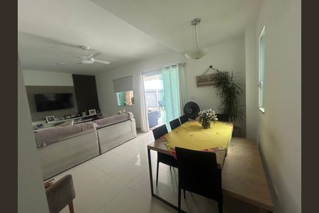 Casa de condomínio à venda com 180m², 4 quartos e 1 vagaSala