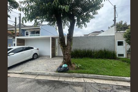 Casa de condomínio à venda com 180m², 4 quartos e 1 vagaÁrea externa
