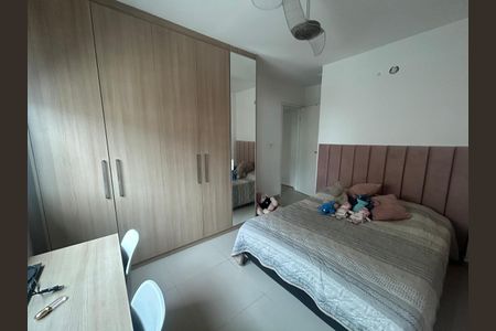 Casa de condomínio à venda com 180m², 4 quartos e 1 vagaQuarto