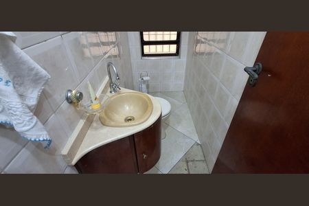 Casa à venda com 174m², 3 quartos e 2 vagasLavabo 