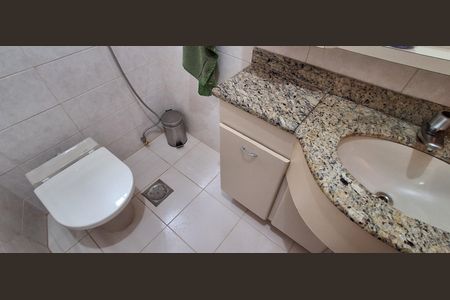 Casa à venda com 174m², 3 quartos e 2 vagasBanheiro Social 