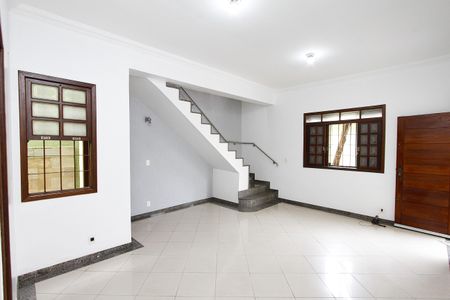 Sala de casa para alugar com 5 quartos, 220m² em Camargos, Belo Horizonte