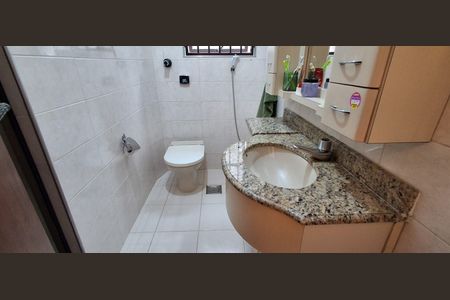 Casa à venda com 174m², 3 quartos e 2 vagas Casa à venda com 174m², 3 quartos e 2 vagasBanheiro Social