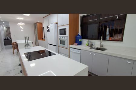 Casa à venda com 174m², 3 quartos e 2 vagas Casa à venda com 174m², 3 quartos e 2 vagasCozinha